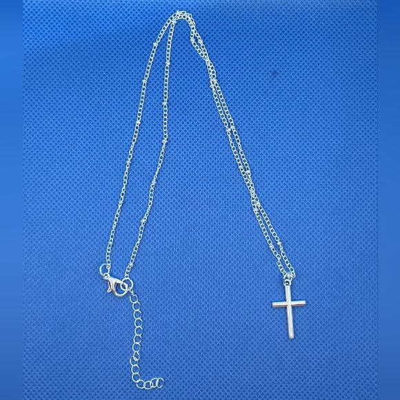 Unbranded Jewelry - Elegant Silvertone Cross Necklace